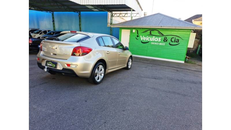 CHEVROLET - CRUZE - 2013/2014 - Bege - R$ 63.500,00