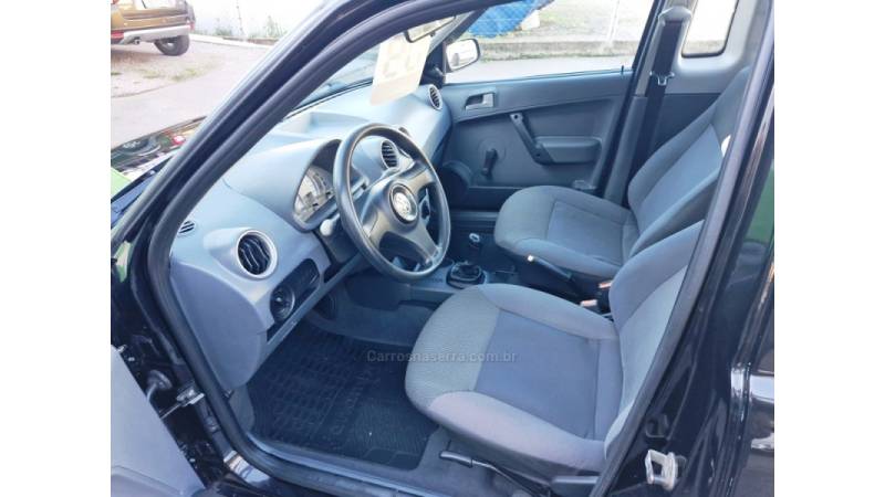 VOLKSWAGEN - SAVEIRO - 2009/2009 - Preta - R$ 32.500,00