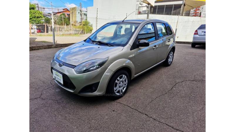 FORD - FIESTA - 2013/2014 - Prata - R$ 33.500,00