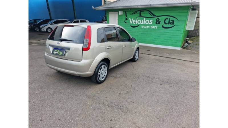FORD - FIESTA - 2013/2014 - Prata - R$ 34.800,00