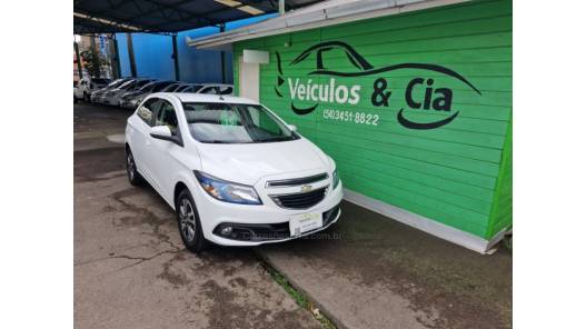 CHEVROLET - ONIX - 2015/2015 - Branca - R$ 55.000,00