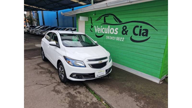 CHEVROLET - ONIX - 2015/2015 - Branca - R$ 55.000,00