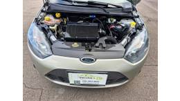 FORD - FIESTA - 2013/2014 - Prata - R$ 33.500,00