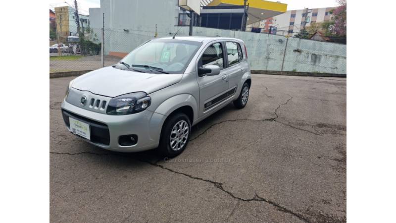 FIAT - UNO - 2011/2012 - Prata - R$ 36.800,00