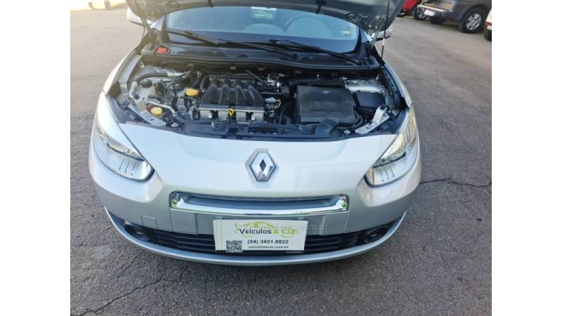 RENAULT - FLUENCE - 2012/2013 - Prata - R$ 45.000,00