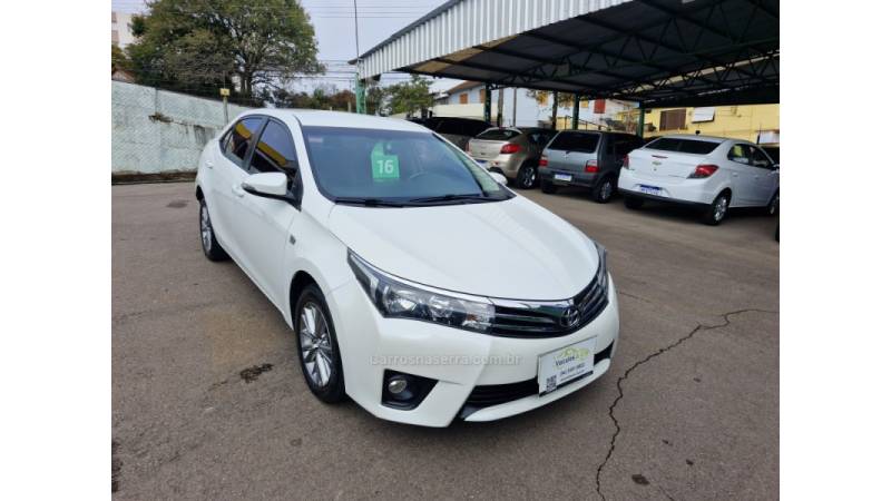 TOYOTA - COROLLA - 2015/2016 - Branca - R$ 89.800,00