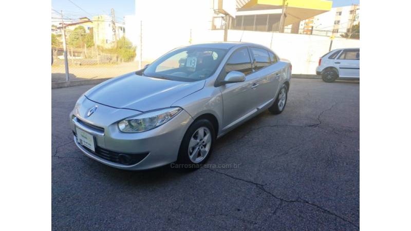 RENAULT - FLUENCE - 2012/2013 - Prata - R$ 45.000,00
