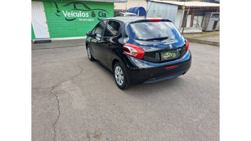 PEUGEOT - 208 - 2013/2014 - Preta - R$ 37.000,00