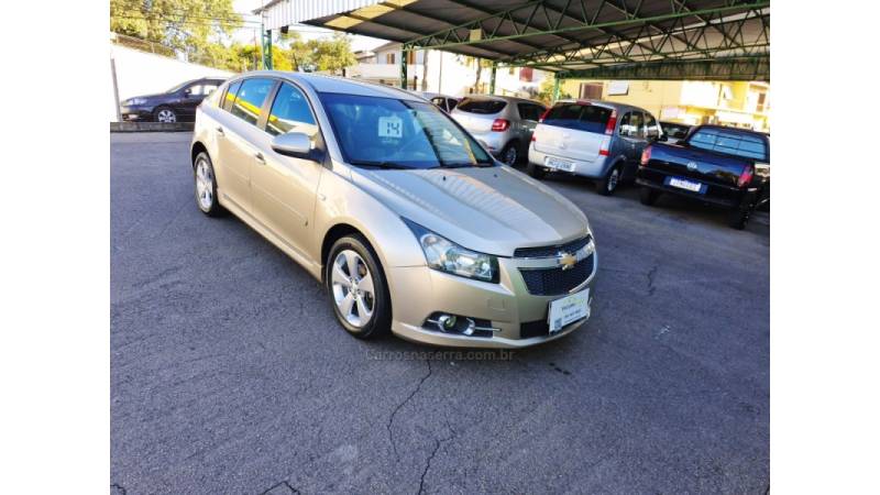 CHEVROLET - CRUZE - 2013/2014 - Bege - R$ 63.500,00