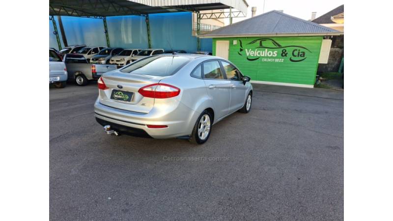 FORD - FIESTA - 2014/2015 - Prata - R$ 46.000,00