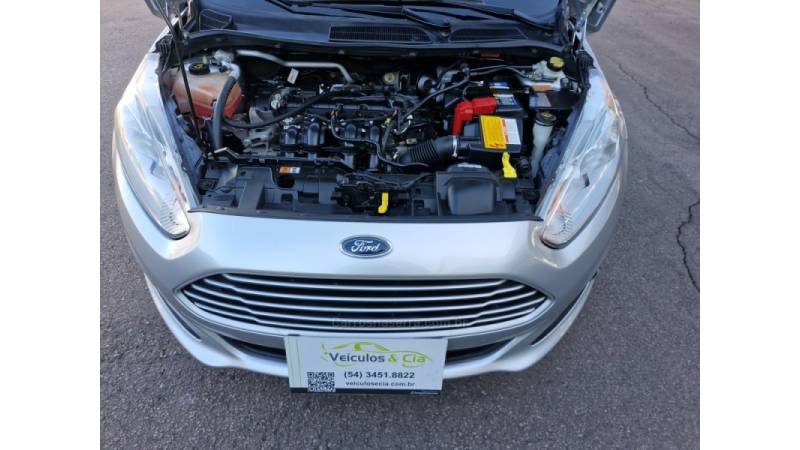 FORD - FIESTA - 2014/2015 - Prata - R$ 46.000,00