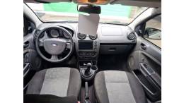 FORD - FIESTA - 2013/2014 - Prata - R$ 34.800,00
