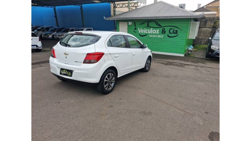 CHEVROLET - ONIX - 2015/2015 - Branca - R$ 55.000,00