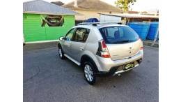 RENAULT - SANDERO - 2013/2014 - Prata - R$ 46.000,00