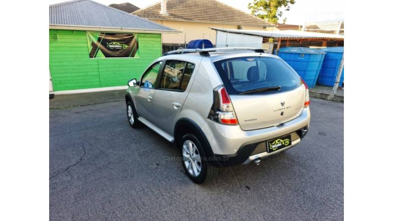 RENAULT - SANDERO - 2013/2014 - Prata - R$ 46.000,00