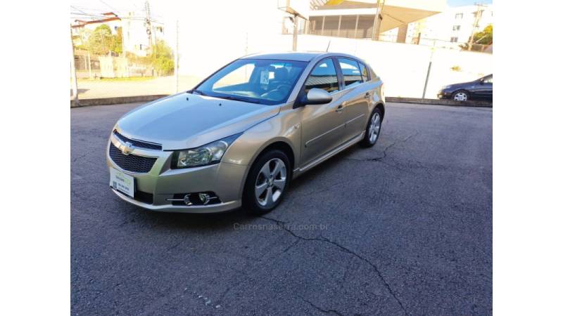 CHEVROLET - CRUZE - 2013/2014 - Bege - R$ 63.500,00