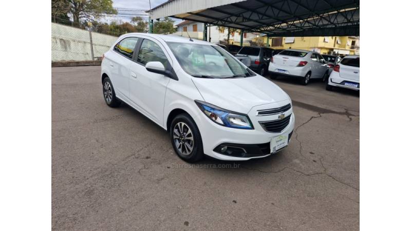 CHEVROLET - ONIX - 2015/2015 - Branca - R$ 55.000,00