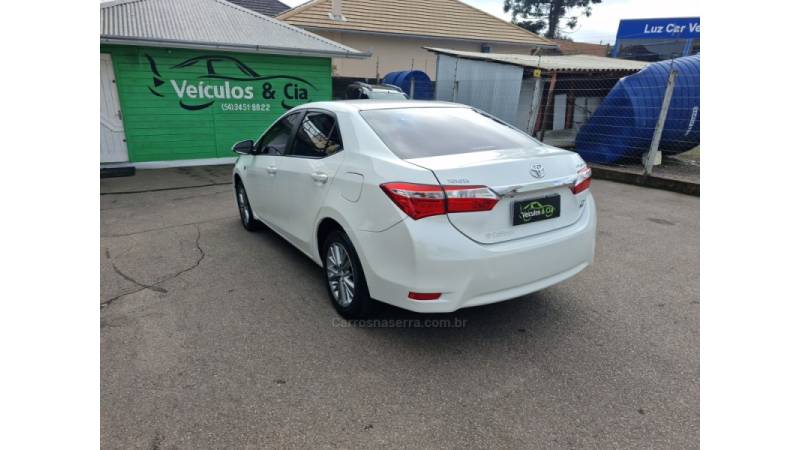 TOYOTA - COROLLA - 2015/2016 - Branca - R$ 89.800,00