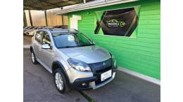 RENAULT - SANDERO - 2013/2014 - Prata - R$ 46.000,00