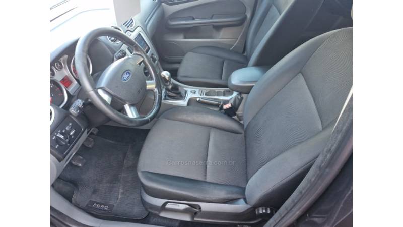 FORD - FOCUS - 2013/2013 - Preta - R$ 47.300,00