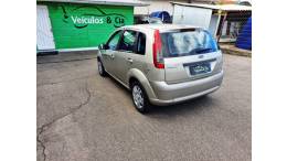 FORD - FIESTA - 2013/2014 - Prata - R$ 33.500,00