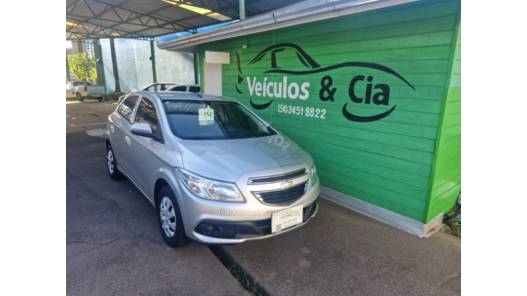 CHEVROLET - ONIX - 2013/2014 - Prata - R$ 42.000,00