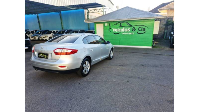 RENAULT - FLUENCE - 2012/2013 - Prata - R$ 45.000,00