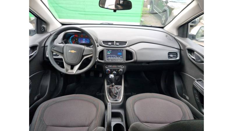 CHEVROLET - ONIX - 2015/2015 - Branca - R$ 55.000,00