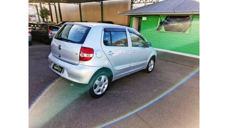 VOLKSWAGEN - FOX - 2009/2010 - Prata - R$ 34.000,00