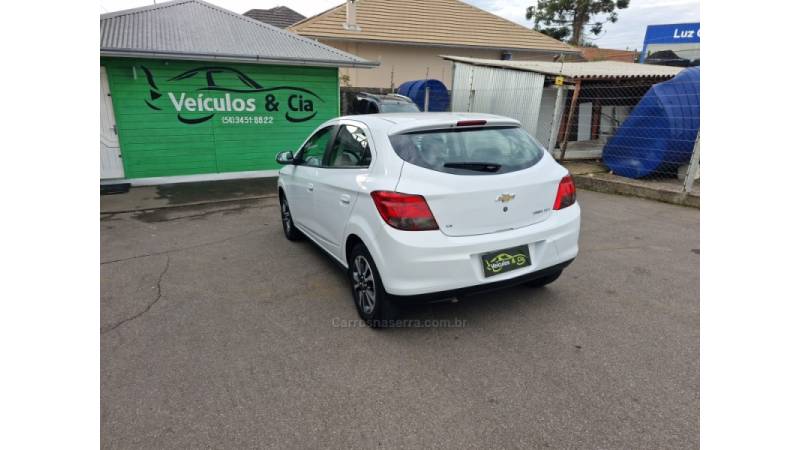 CHEVROLET - ONIX - 2015/2015 - Branca - R$ 55.000,00