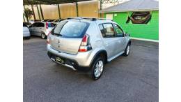 RENAULT - SANDERO - 2013/2014 - Prata - R$ 46.000,00