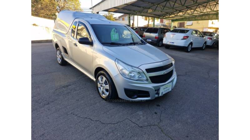 CHEVROLET - MONTANA - 2017/2018 - Prata - R$ 54.900,00