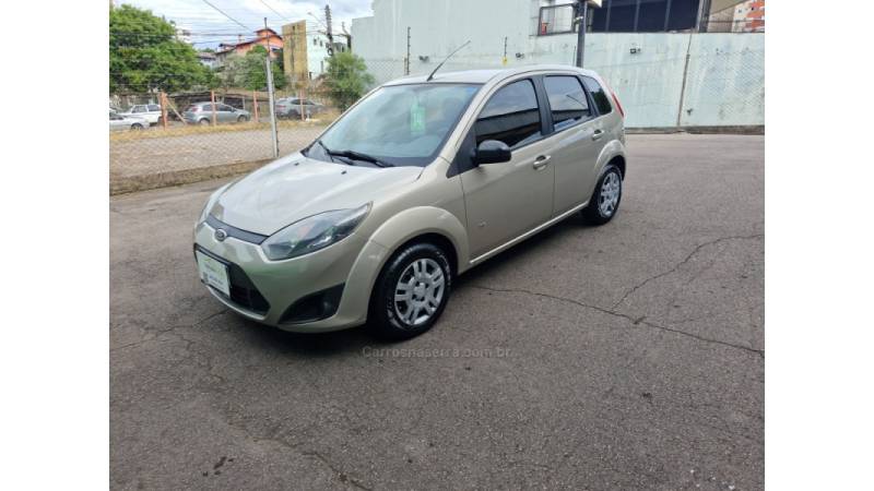 FORD - FIESTA - 2013/2014 - Prata - R$ 34.800,00