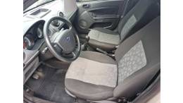 FORD - FIESTA - 2013/2014 - Prata - R$ 34.800,00