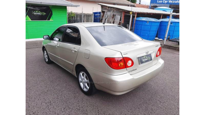 TOYOTA - COROLLA - 2004/2004 - Bege - R$ 33.500,00