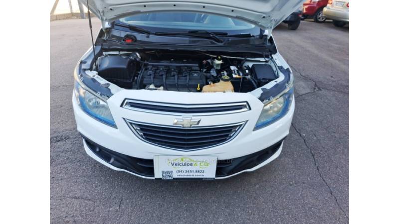 CHEVROLET - PRISMA - 2013/2014 - Branca - R$ 55.000,00