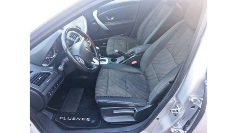 RENAULT - FLUENCE - 2012/2013 - Prata - R$ 45.000,00