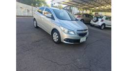 CHEVROLET - ONIX - 2013/2014 - Prata - R$ 44.500,00