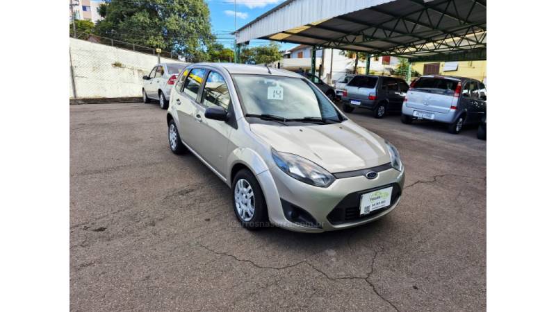 FORD - FIESTA - 2013/2014 - Prata - R$ 33.500,00