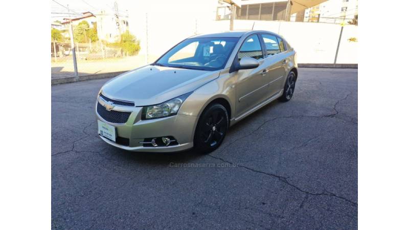 CHEVROLET - CRUZE - 2013/2014 - Bege - R$ 63.500,00