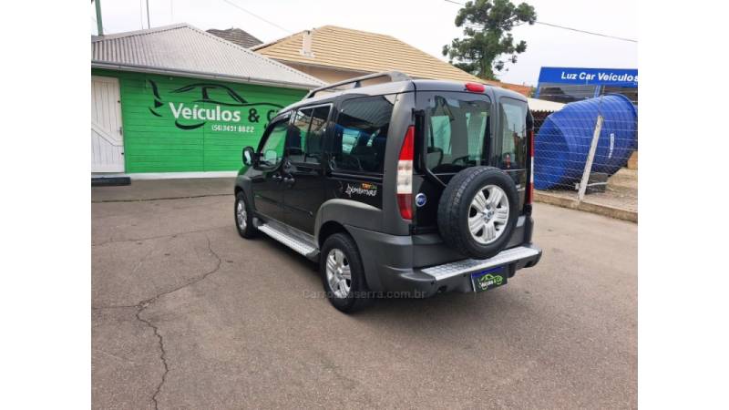 FIAT - DOBLÓ - 2006/2007 - Preta - R$ 35.000,00